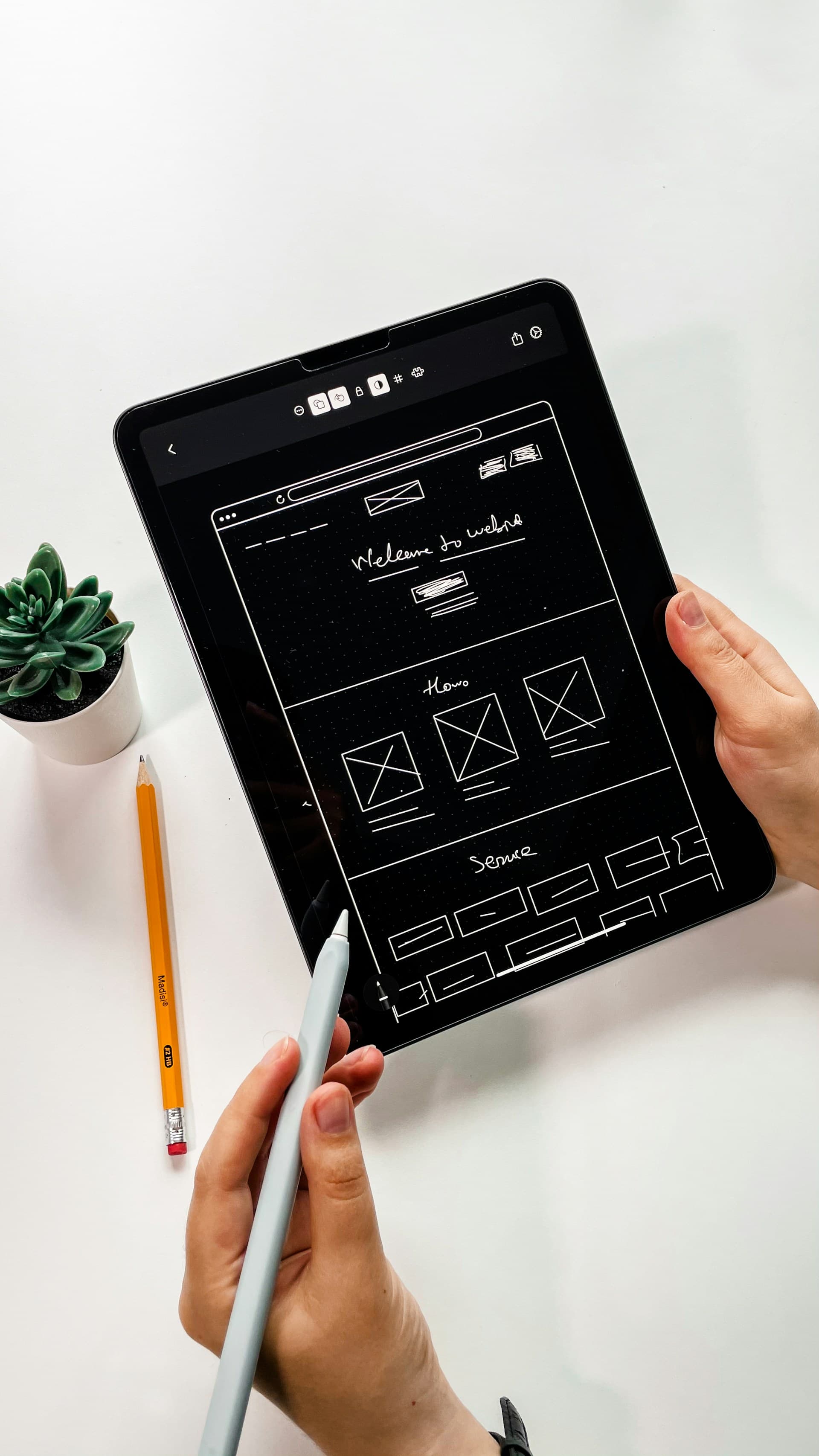 Projetando o layout de um site em um tablet.